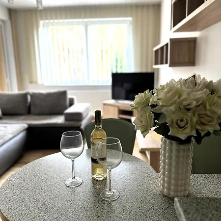 Al-dom Obroncow Westerplatte , 100 M Do Plazy, Przy Latarni Morskiej * קולובז'ג