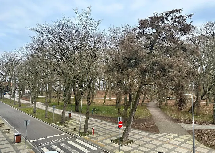 Al-dom Obrońców Westerplatte , 100 M Do Plaży, Przy Latarni Morskiej *