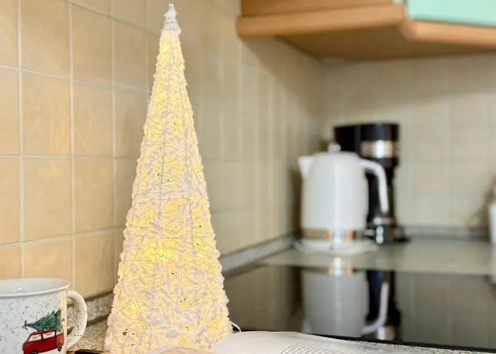 Al-dom Obroncow Westerplatte , 100 M Do Plazy, Przy Latarni Morskiej *