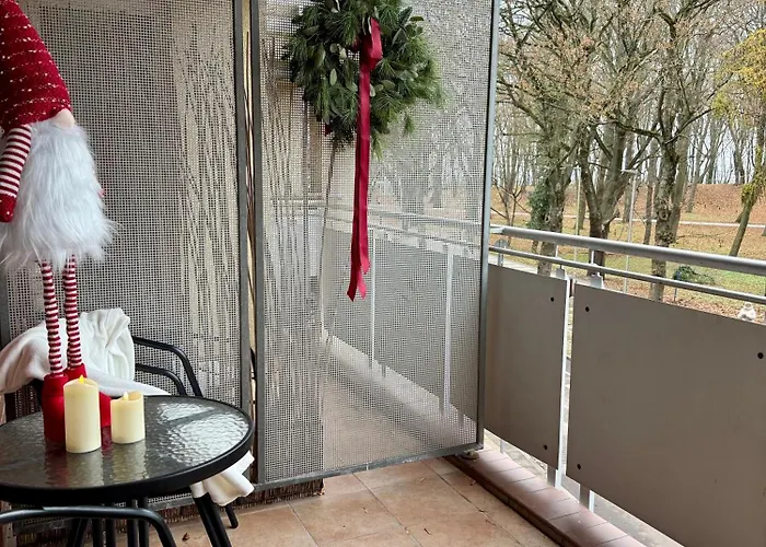 Al-dom Obrońców Westerplatte , 100 M Do Plaży, Przy Latarni Morskiej